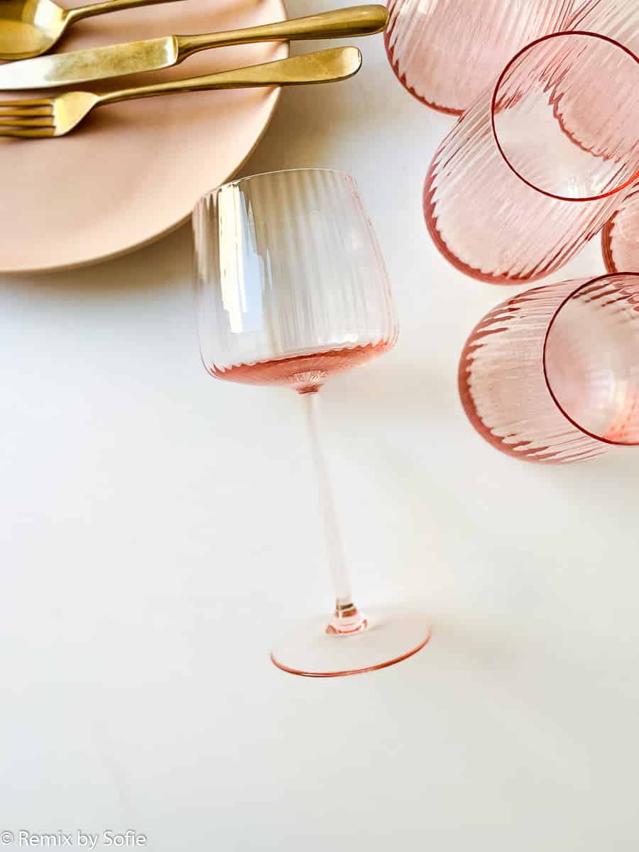 anna von lipa glass, anna von lipa wine glass, wine glass, wine glass, glass for wine, mouth blown glass, wine glass, table cover, Lyon wine glass,