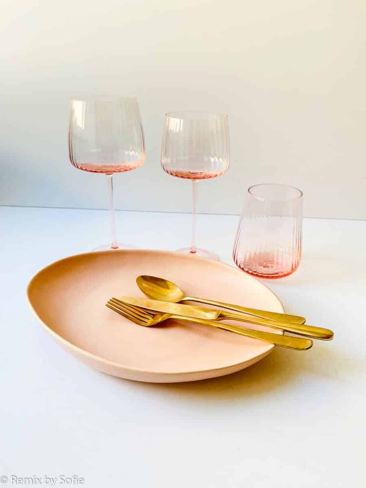 anna von lipa glass, anna von lipa wine glass, wine glass, wine glass, wine glass, mouth-blown glass, wine glass, table cover, Lyon wine glass,