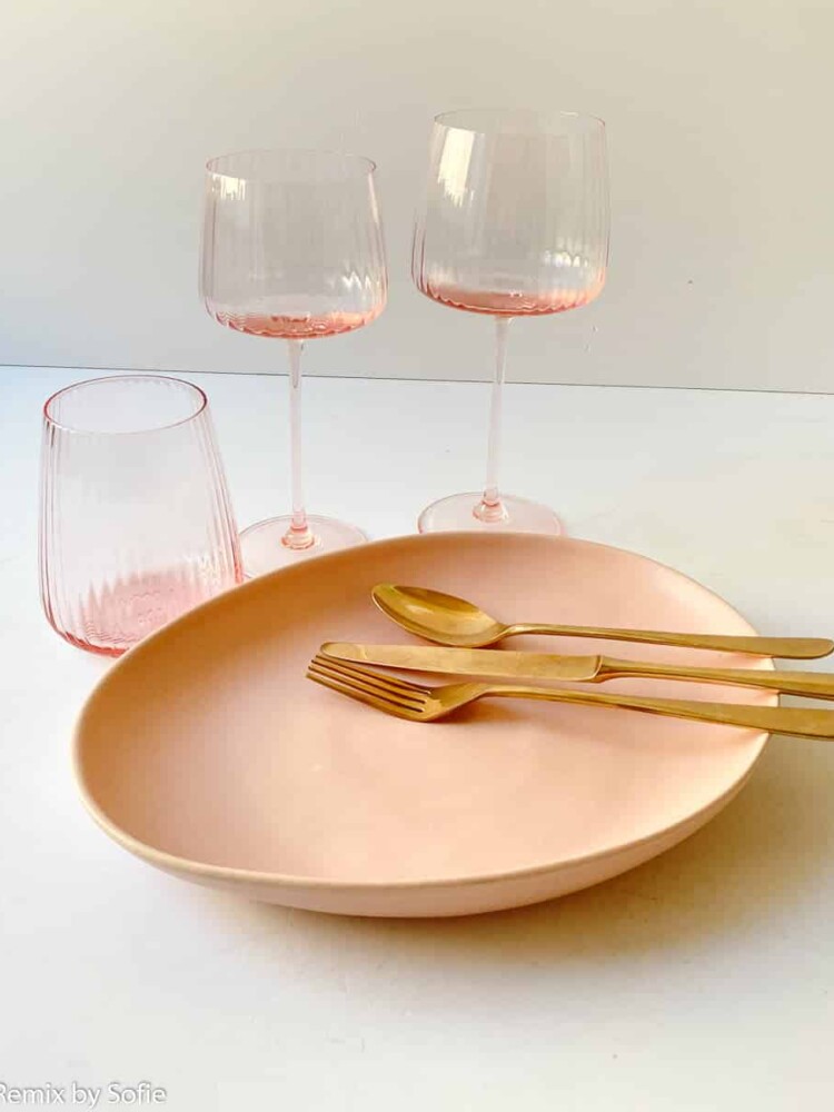 anna von lipa glass, anna von lipa wine glass, wine glass, wine glass, wine glass, mouth-blown glass, wine glass, table cover, Lyon wine glass,