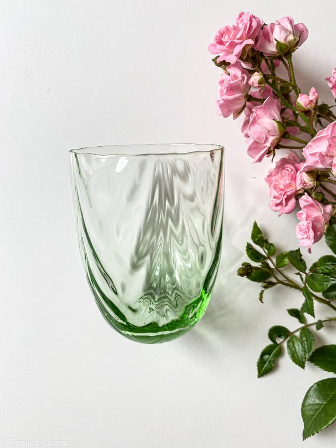 wawe geas in light green, olive glass, bamboo glass, anna von lipa mix & match, swil glass, wawe glass, harlequin glass, tumbler, water glass, drinking glass, colored glass, home interior, table cover, glass from anna svenska, svenska svenska, remix by sofie