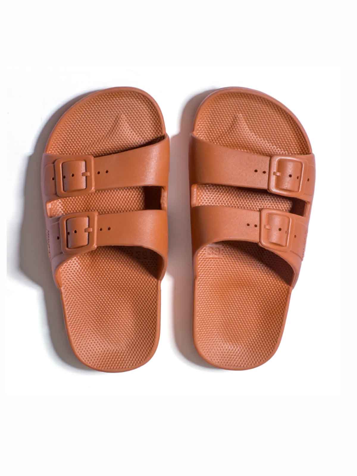 remix by sofie, freedom moses, sandals, recycled plastic sandals, recycled plastic, sustainable fashion, flip flops.