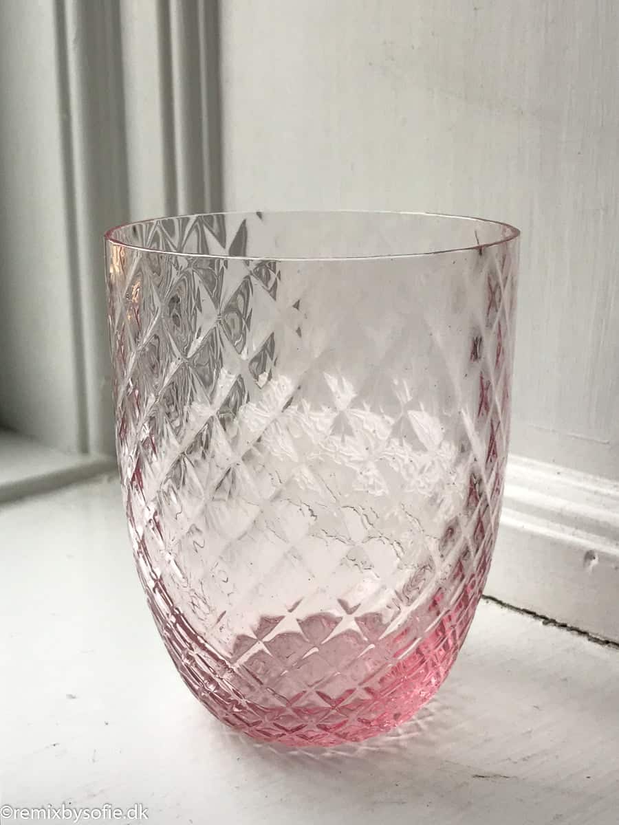Harlequin tumbler in pink Anna von Lipa