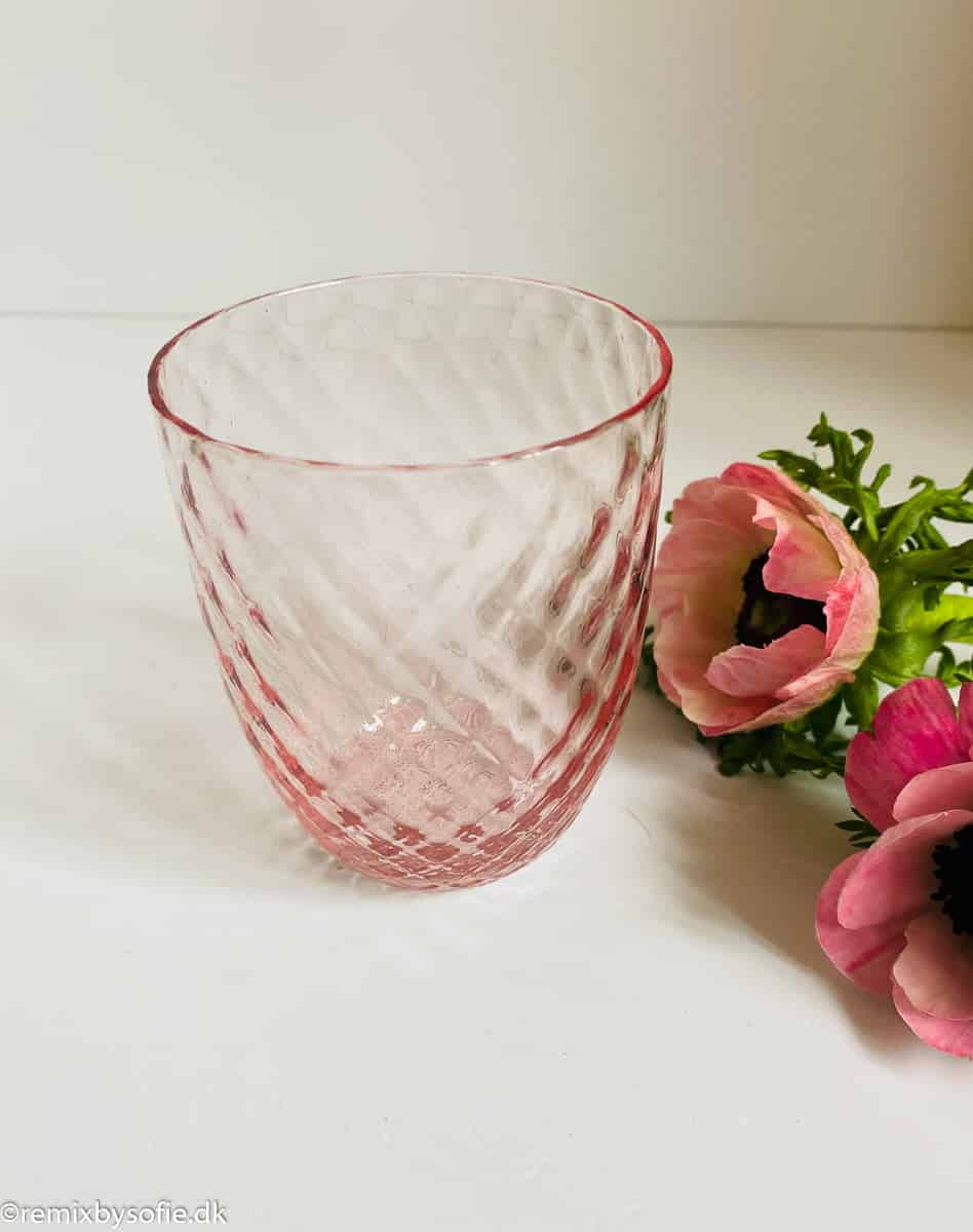 Harlequin tumbler in pink Anna von Lipa