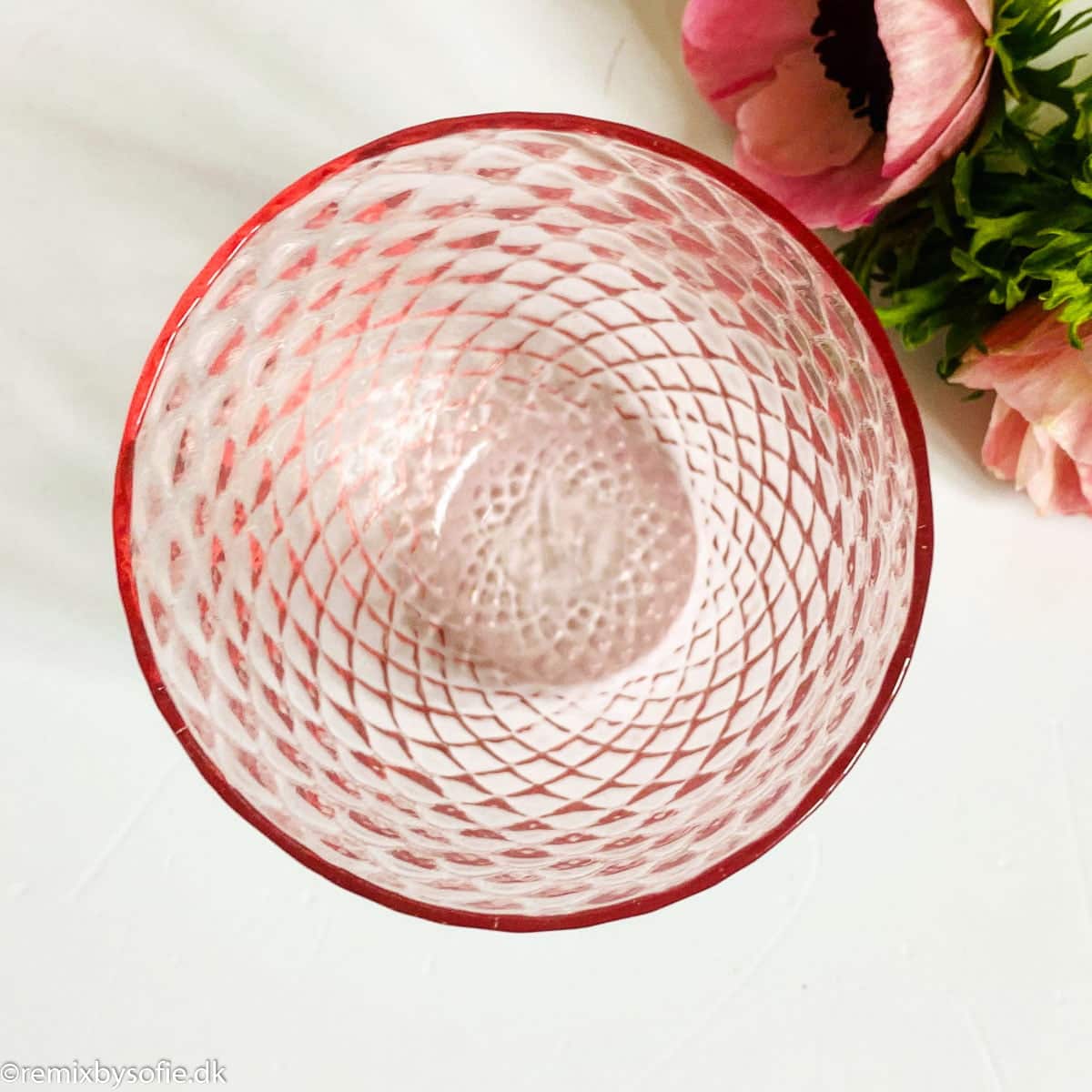 Harlequin tumbler in pink Anna von Lipa