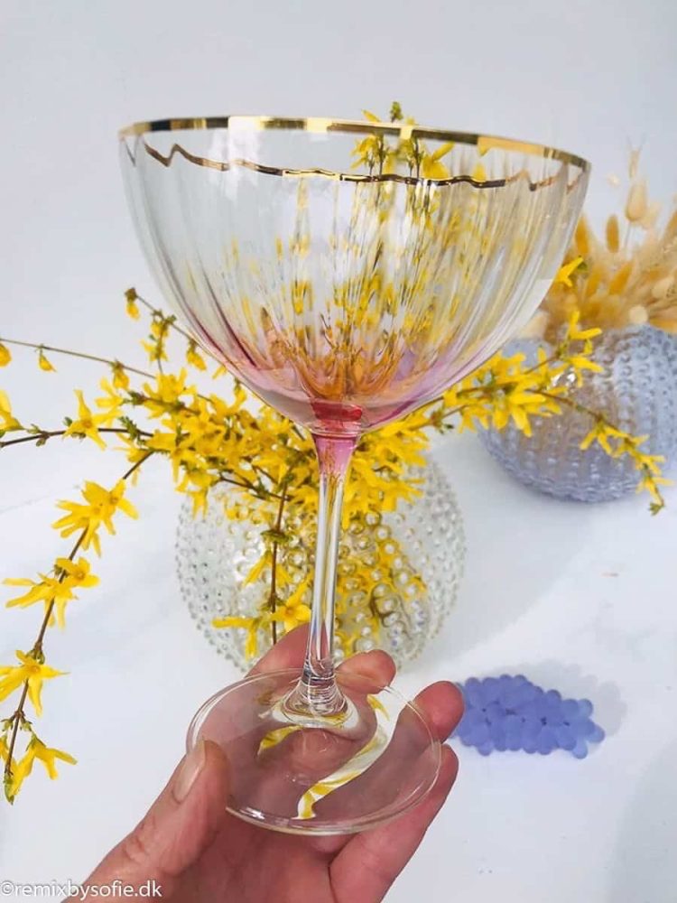 Champagne bowl in pink with gold