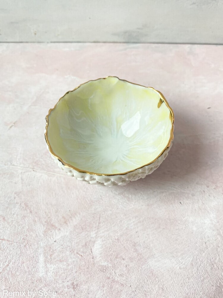 small jewelry bowl, small jewelry bowl, porcelain bowl, bowl in pastel colors, creamy by mirabella, remix by sofie,