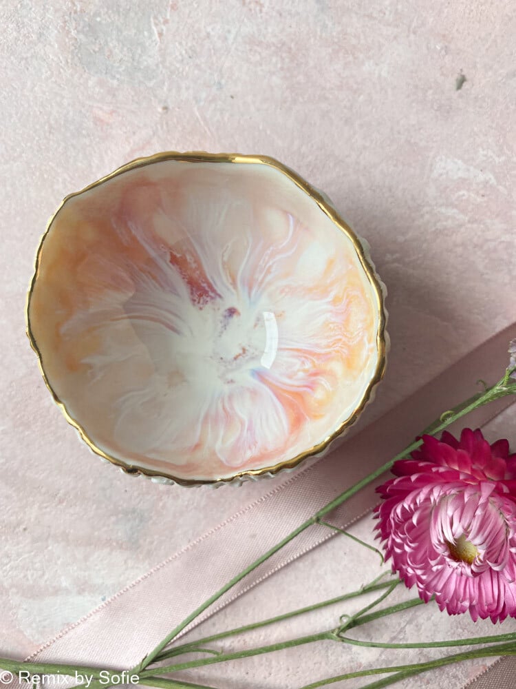 small jewellery bowl, small jewellery bowl, porcelain bowl, pastel bowl, ceramic by mirabella, remix by Sophie,