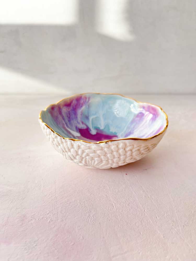 jewelry bowl, ceramic by miabella, jewelry bowl with gold rim, remix by sofie, jewelry bowl.