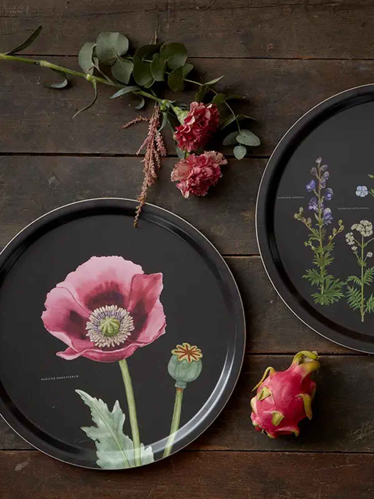 koustrup & co round tray in birch wood in black with poppies