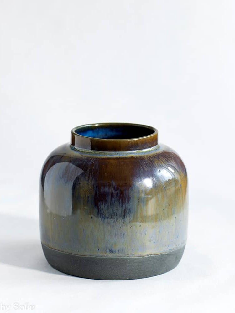 lena pedersen ceramics, ceramic vase, ceramic flowerpot, vase in ceramics, vase in porcelains, vase in dyestuffs, crystal glaze, vase in dark clay, remix by sofie