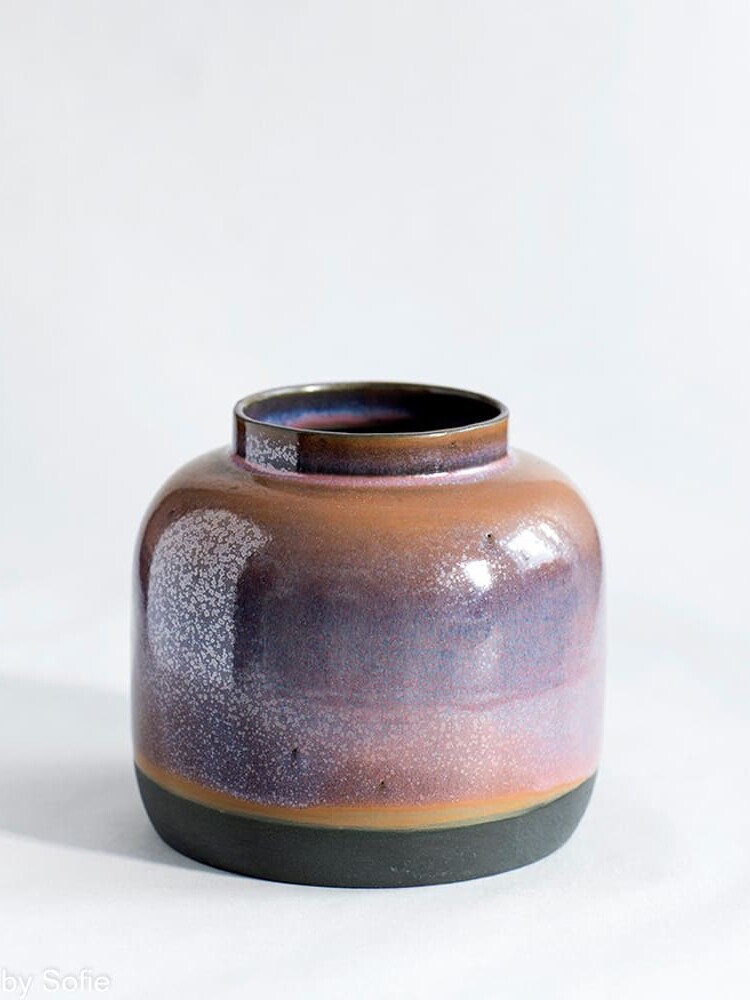 lena pedersen ceramics, ceramic vase, ceramic flowerpot, vase in ceramics, vase in porcelains, vase in dyestuffs, crystal glaze, vase in dark clay, remix by sofie