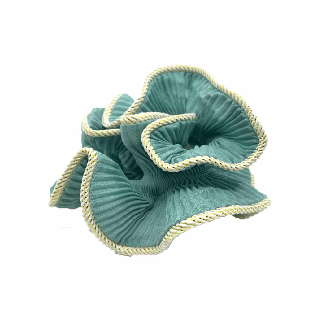 remix by sofie, bow by stark, hair clip, hair ornaments, hair accessories, hair styling, scrunchie, lily scrunchie.