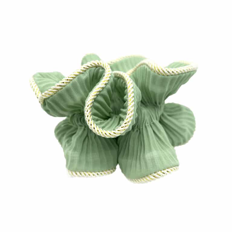 remix by sofie, bow by stark, hair clip, hair ornaments, hair accessories, hair styling, scrunchie, lily scrunchie.