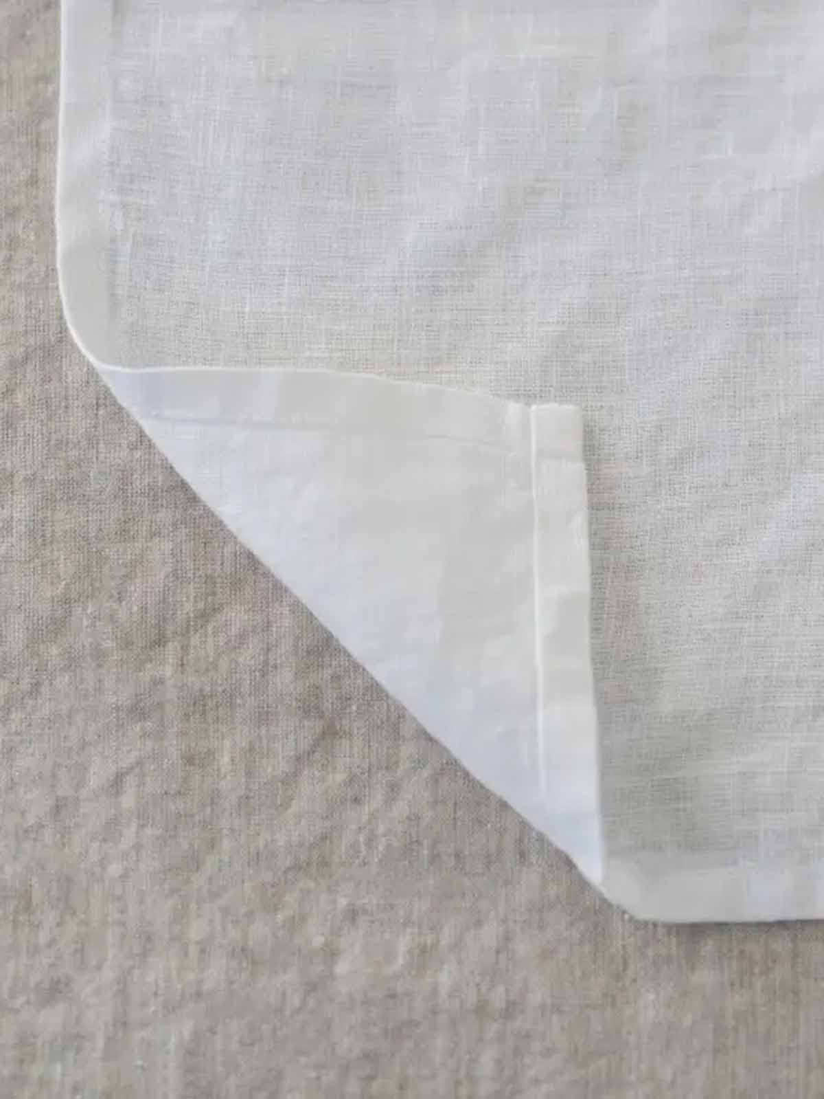white tablecloth, napkin pink flowers, linen spoken tablecloths and napkins, linen, linen, boron cover, remix by sofie, linen tablecloth, tablecloth in linen, organic