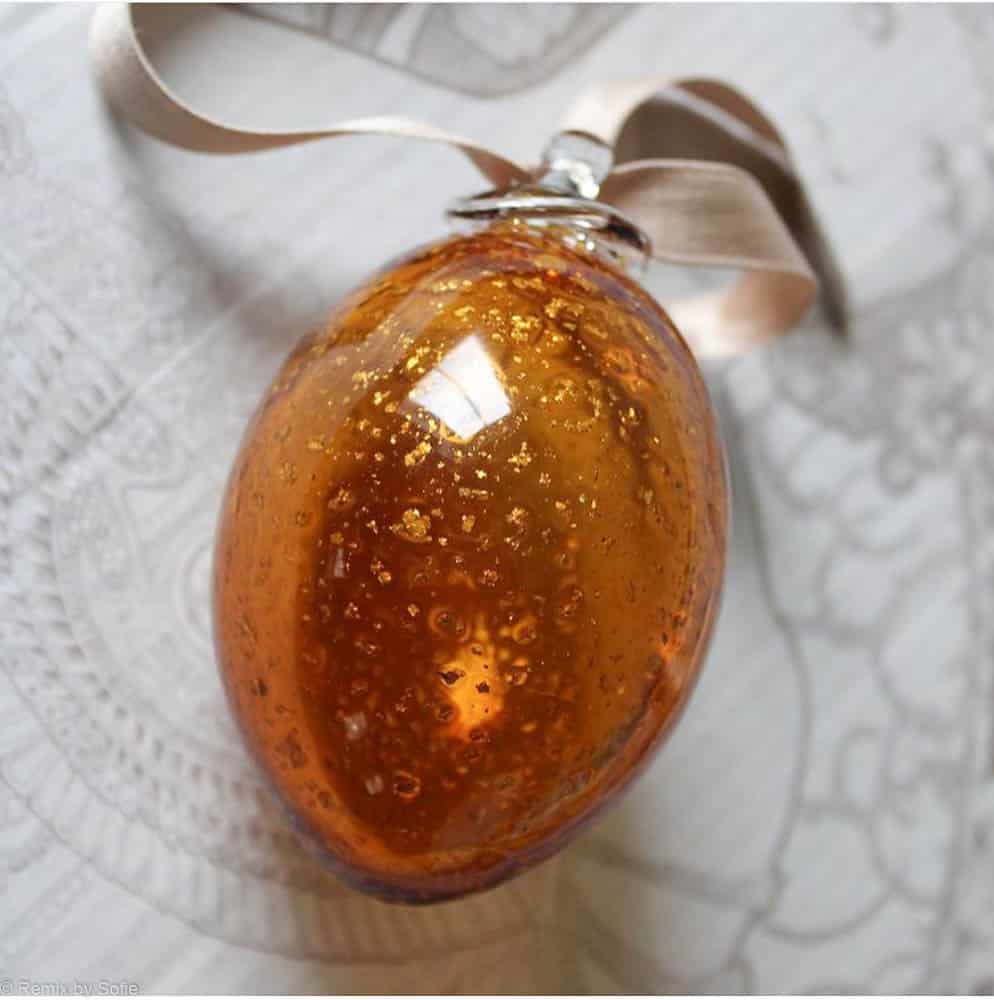 Easter eggs, Easter eggs, opal eggs, opal eggs, glass eggs, anna von lipa glass, opal Easter eggs, remix by Sofia.