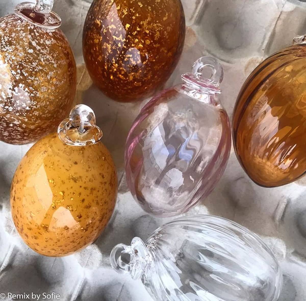 Easter eggs, Easter eggs, opal eggs, opal eggs, glass eggs, anna von lipa glass, opal Easter eggs, remix by Sofia.