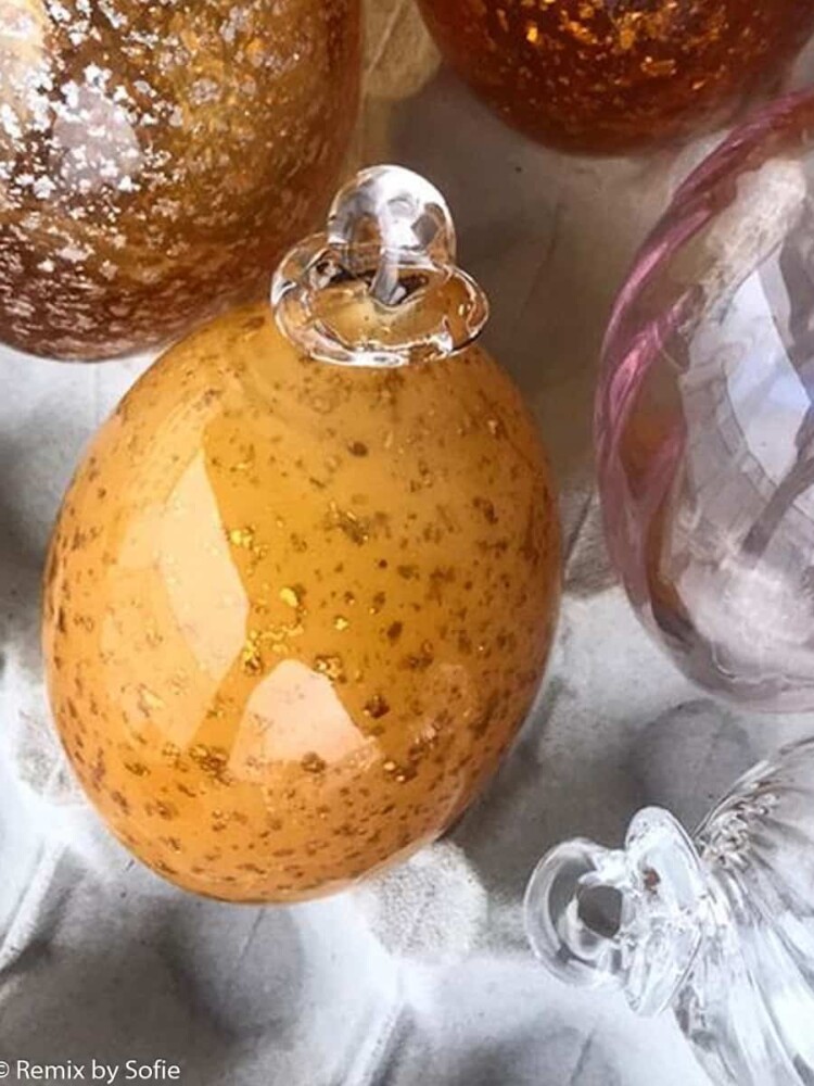 Easter eggs, Easter eggs, opal eggs, opal eggs, glass eggs, anna von lipa glass, opal Easter eggs, remix by Sofia.