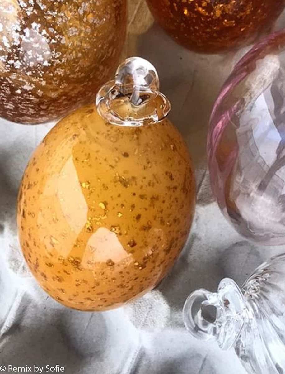 Easter eggs, Easter eggs, opal eggs, opal eggs, glass eggs, anna von lipa glass, opal Easter eggs, remix by Sofia.