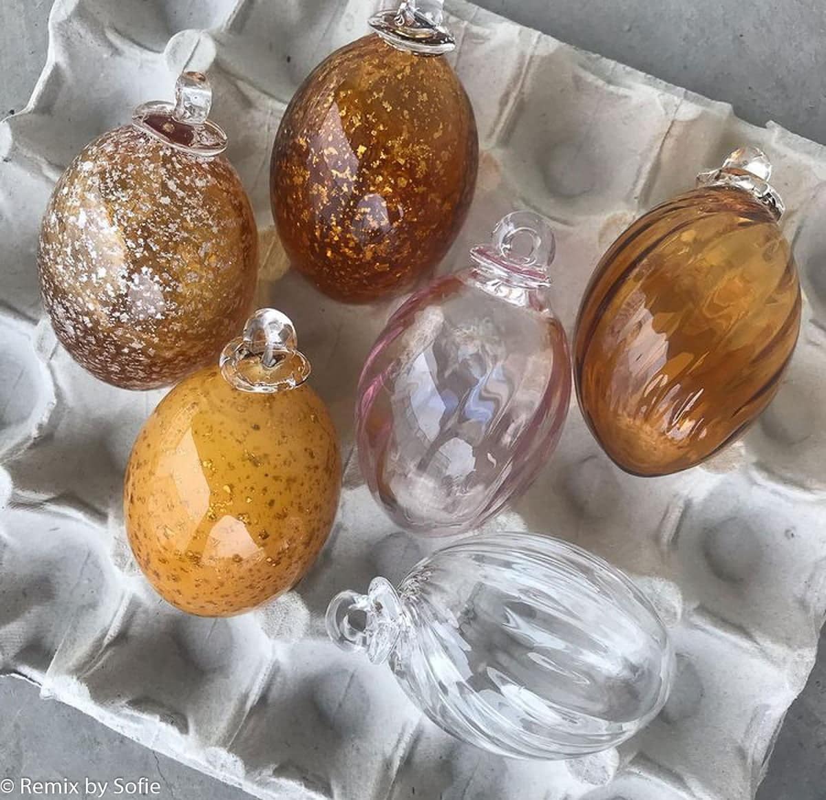Easter eggs, Easter eggs, opal eggs, opal eggs, glass eggs, anna von lipa glass, opal Easter eggs, remix by Sofia.