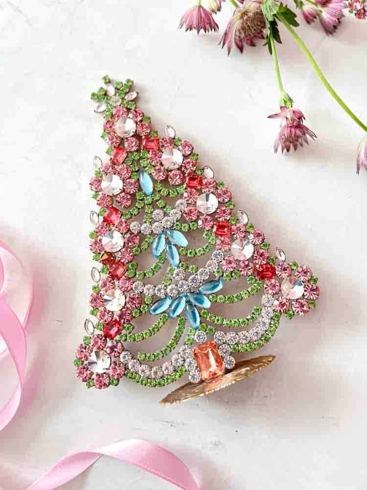Christmas trees in rhinestone, rhinestone Christmas tree, rhinestone tree, Christmas tree in rhinestone, vintage Christmas tree, Christmas tree in vintage stone, vintage rhinestone, Christmas trees in stone, Christmas decorations,Christmas tree rhinstones,Christmas ornament, Czech christmastree, remix by sofie,rhinstensjul tree, christmas ornaments, vintage christmas, christmas tree from czech, czech christmas, glitter christmas, handmade christmas trees, christmas trees made in czech republic, remix by sofie