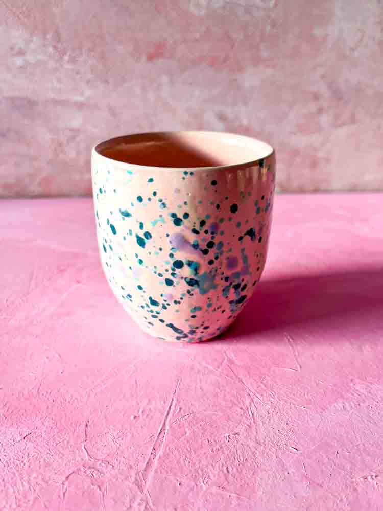 ceramic mug without handle with splash