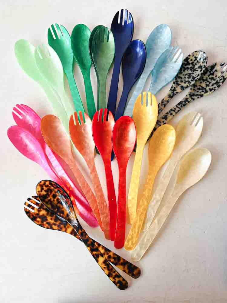salad cutlery in plastic many colors at home