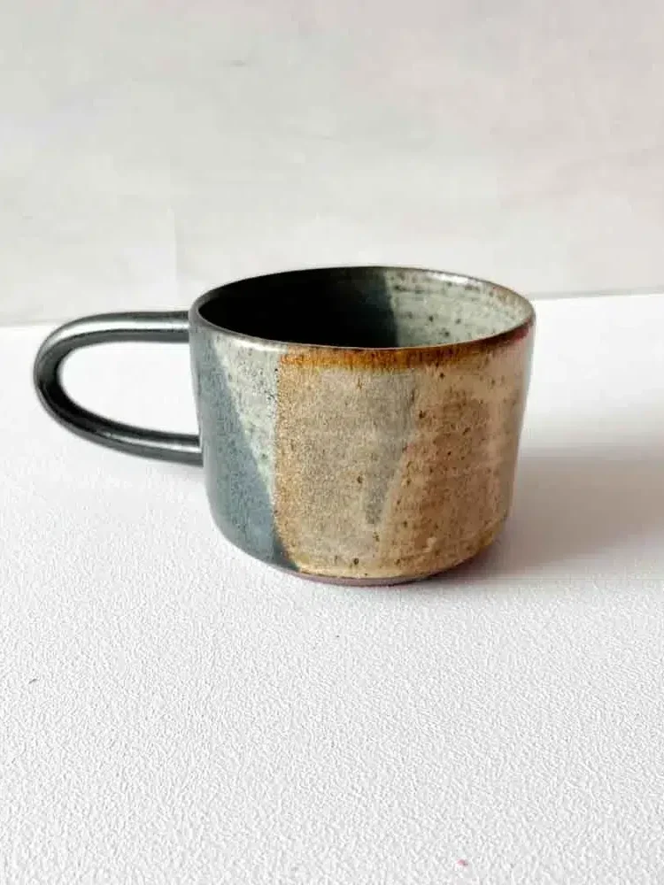 triné lise ceramic, grooved cup, cup, hand-turned cup, ceramic cup, tea cup, coffee cup, latte cup, cup with handle, triné lise ceramic, cappucino cup, stoneware cup, ceramic cup, mold,