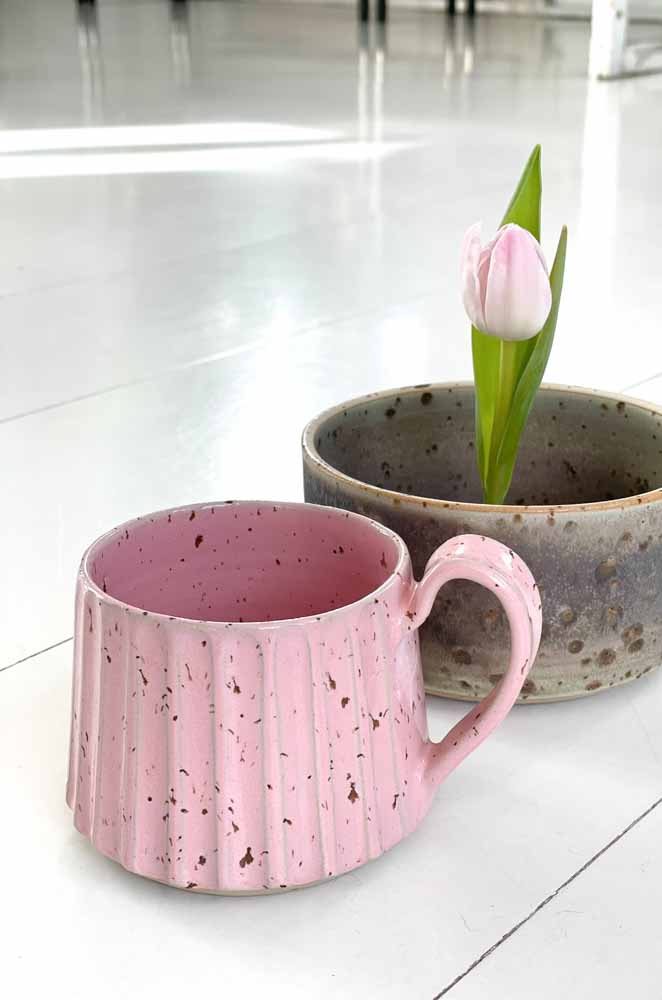 Trine lise ceramic, grooved ceramic cup with handle in pink
