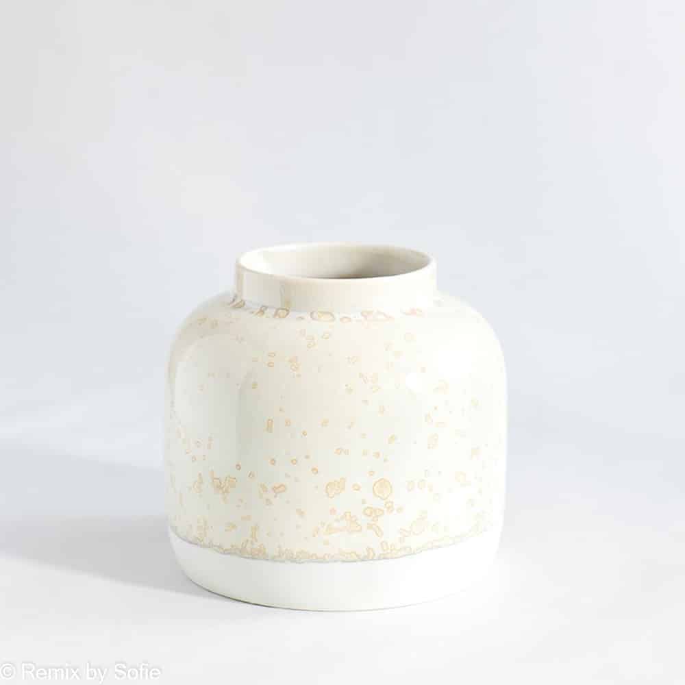 lena pedersen ceramics, ceramic vase, ceramic flowerpot, vase in ceramics, vase in porcelains, vase in dyestuffs, crystal glaze, vase in dark clay, remix by sofie