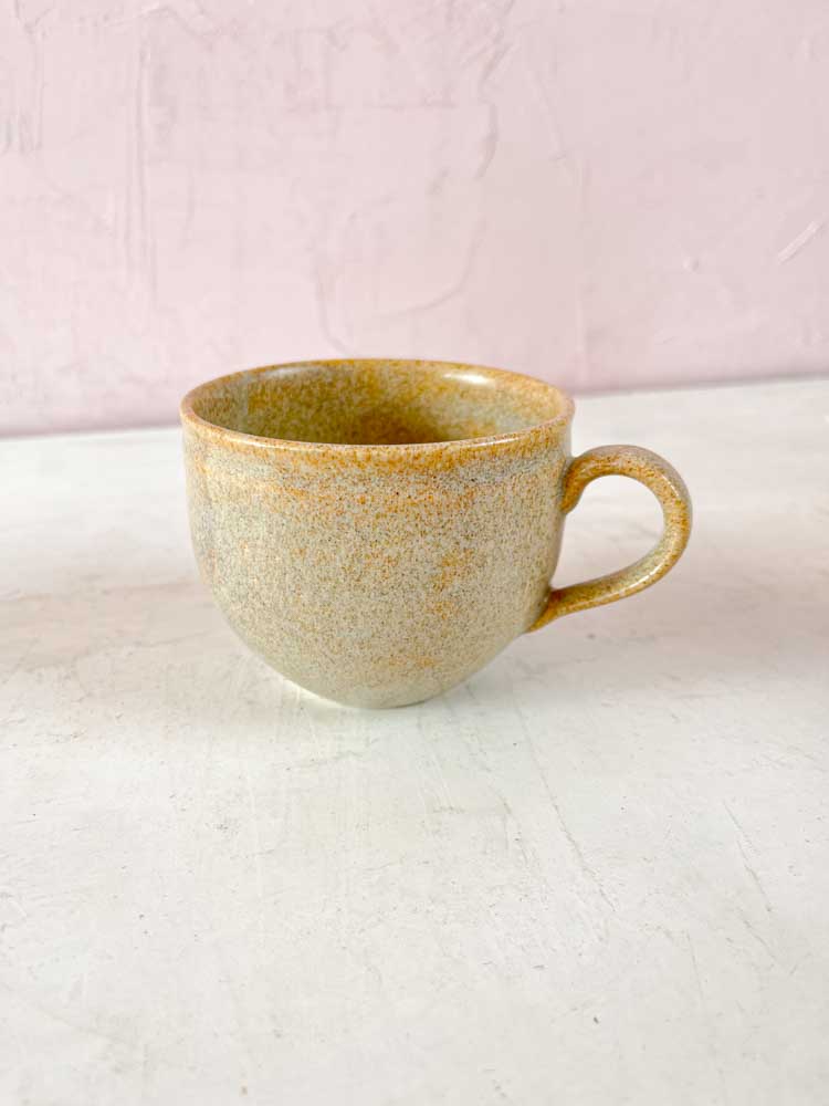 Marie long beige cup with handle