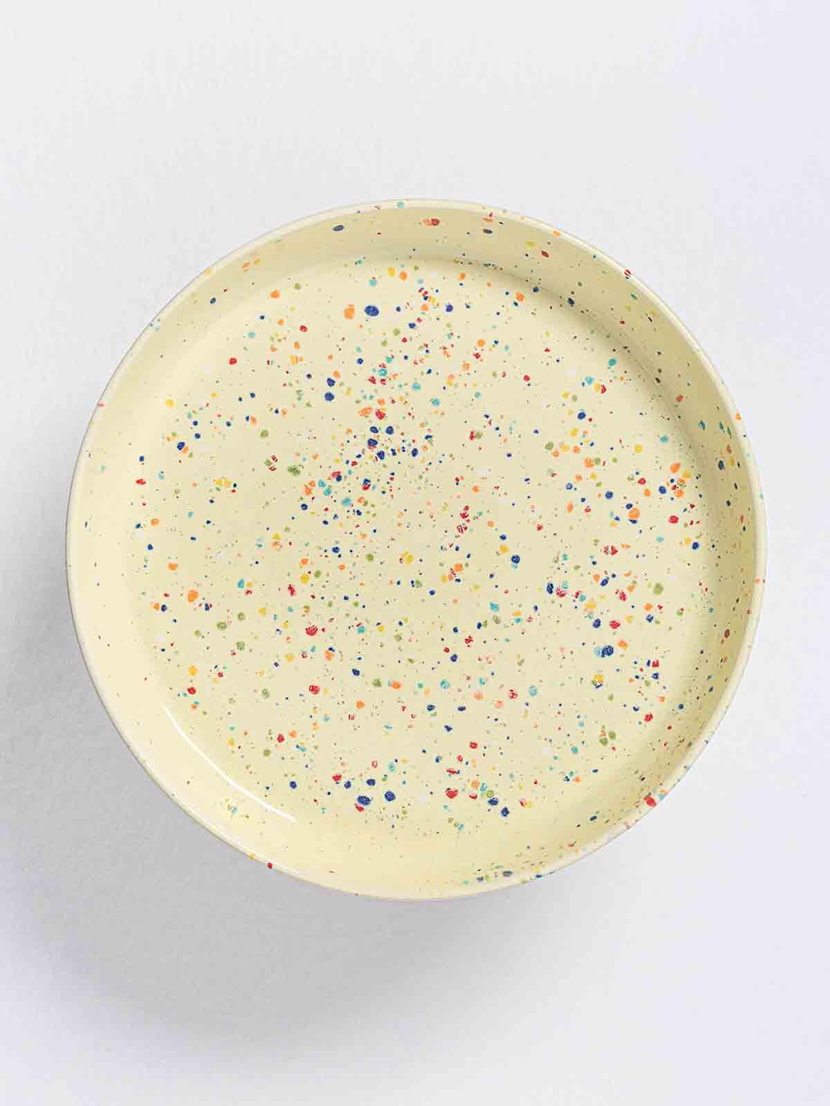 Ceramic cake tray on the base with confetti - Egg Back Home