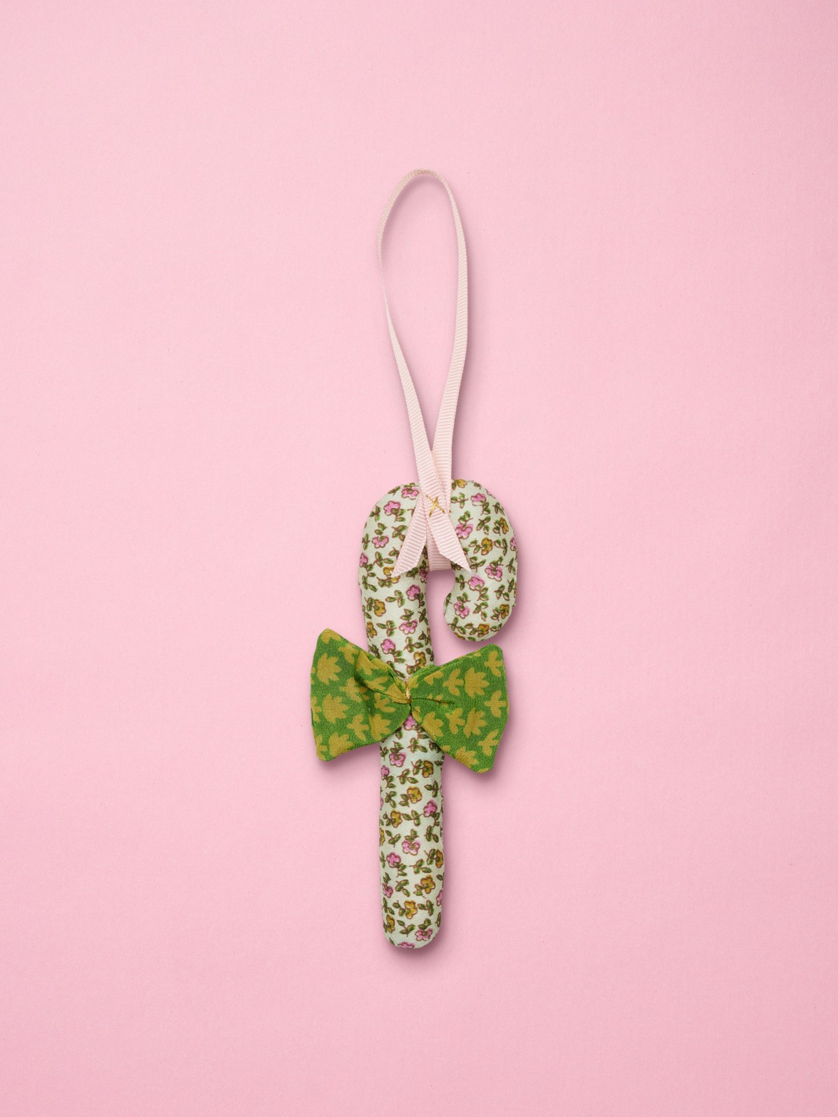 upcycling Christmas ornaments in silk, Christmas candy cane - Sissel Edelbo