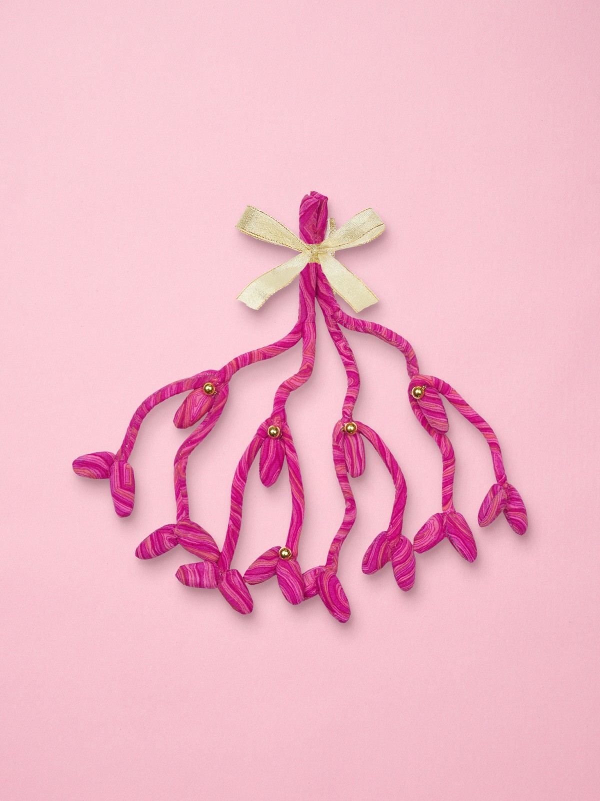 upcycling Christmas decorations in silk, mistletoe - Sissel Edelbo