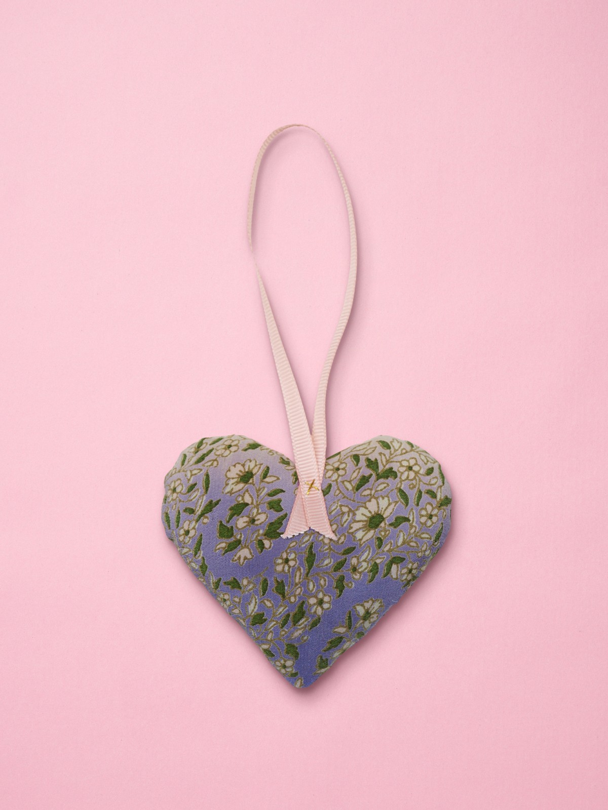 upcycling Christmas decorations in silk, heart - Sissel Edelbo