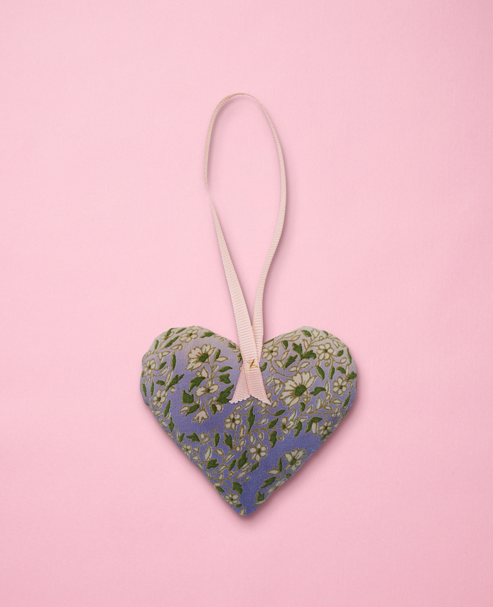 upcycling Christmas decorations in silk, heart - Sissel Edelbo