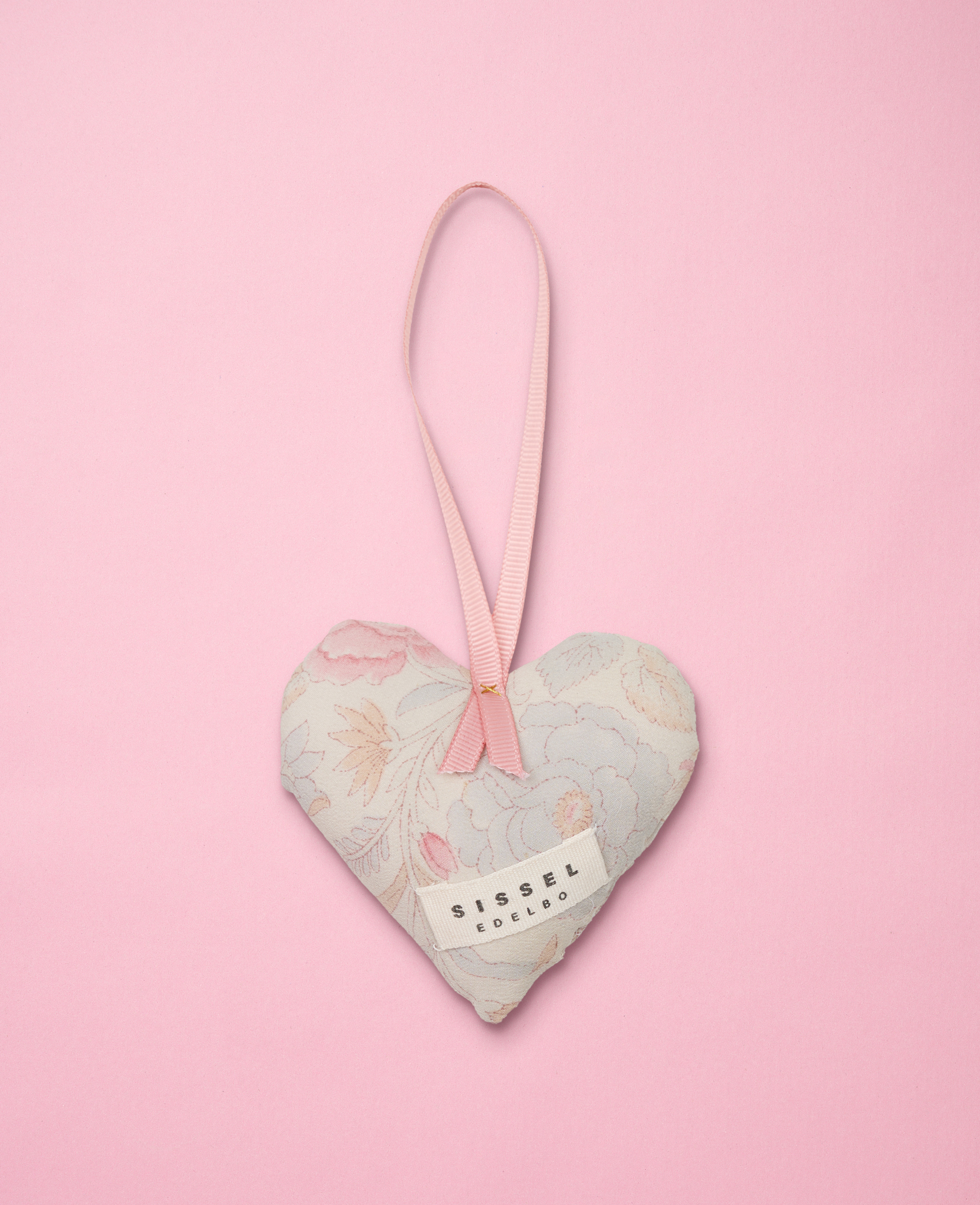 upcycling Christmas decorations in silk, heart - Sissel Edelbo