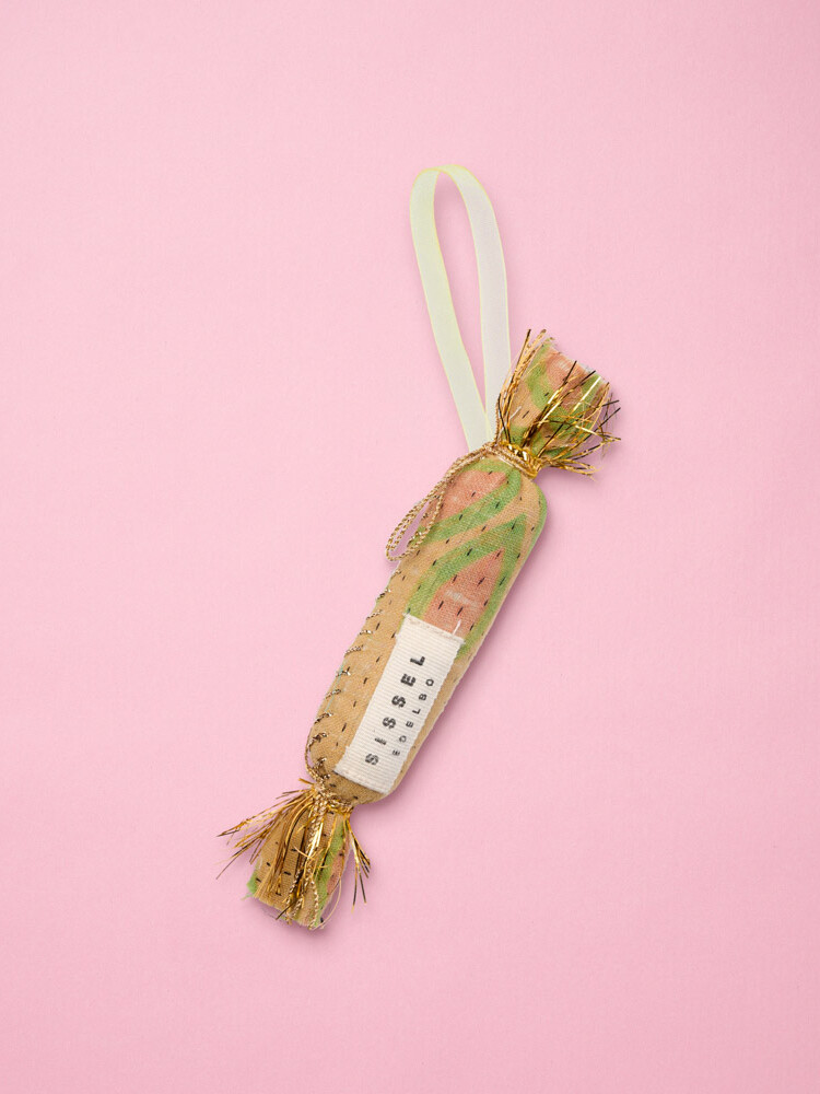 upcycling Christmas decorations in recycled cotton, toffee- Sissel Edelbo