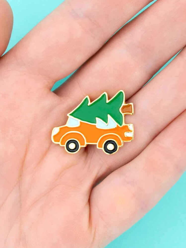 Pin with car and Christmas tree - Coucou Suzette