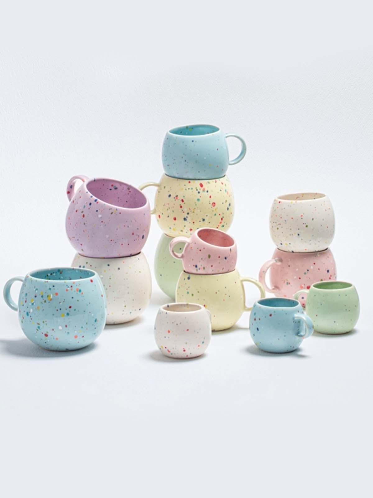 Cups with confetti - Egg Back Home
