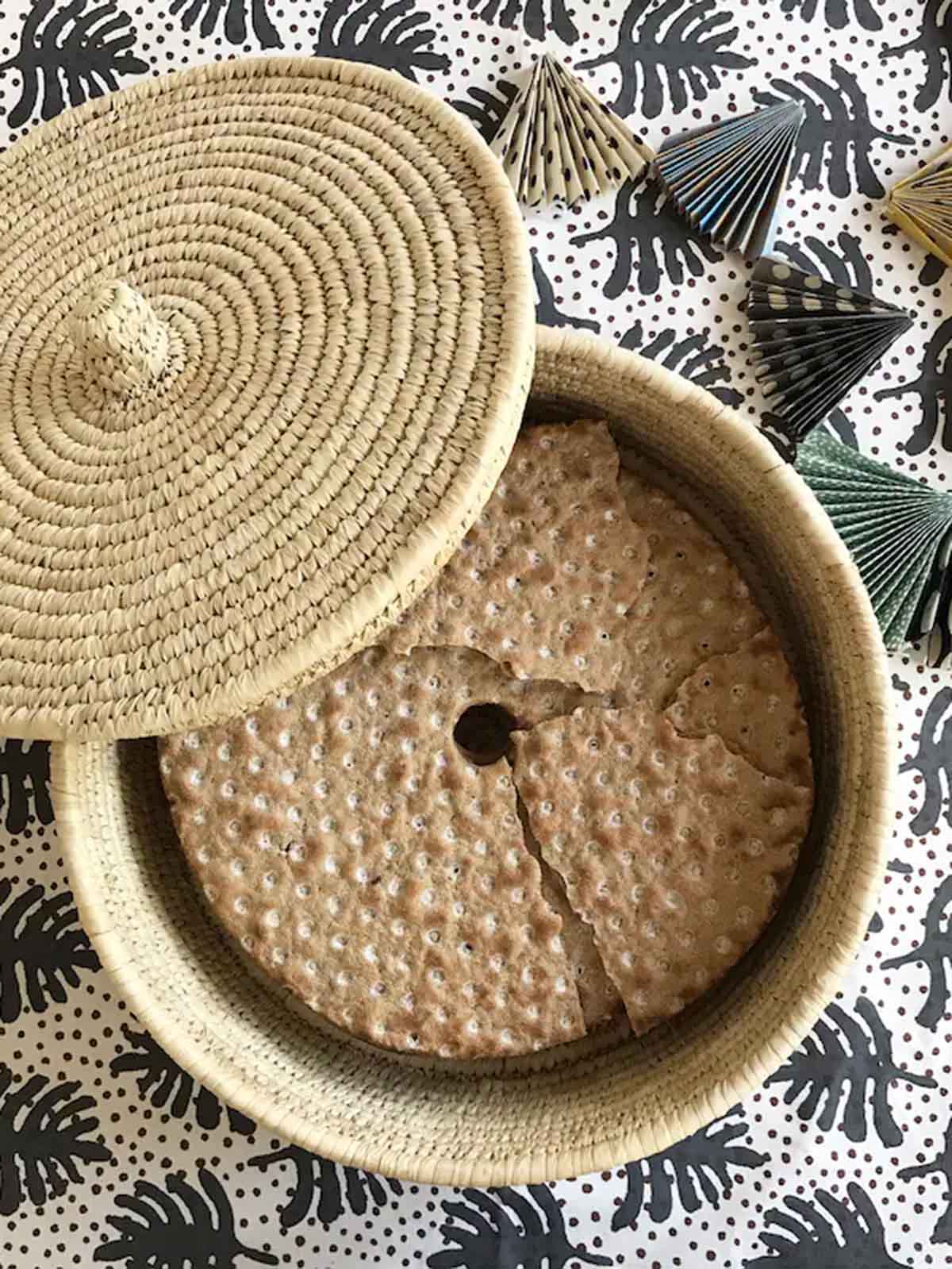 Afroart basket with lid