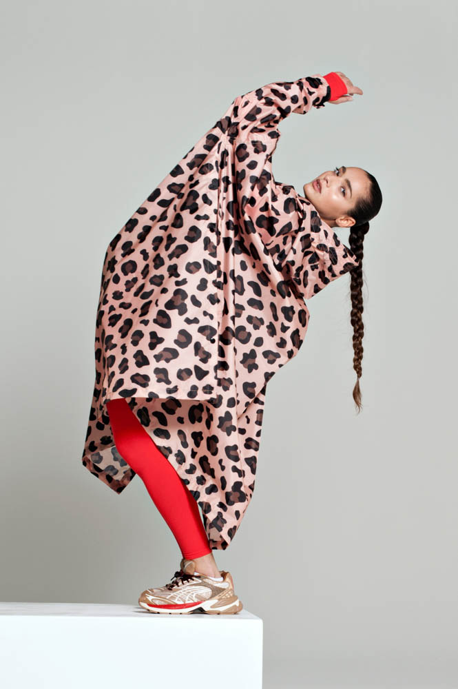 Rain ice rain poncho in recycled plastic pink panther with pink and brown