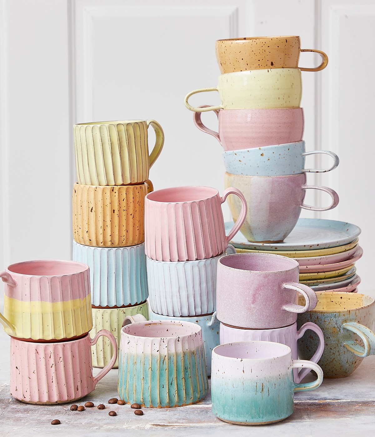 ceramic cups and mugs with handles and cups without them, pink ceramic cups, caramel cups in pastels.