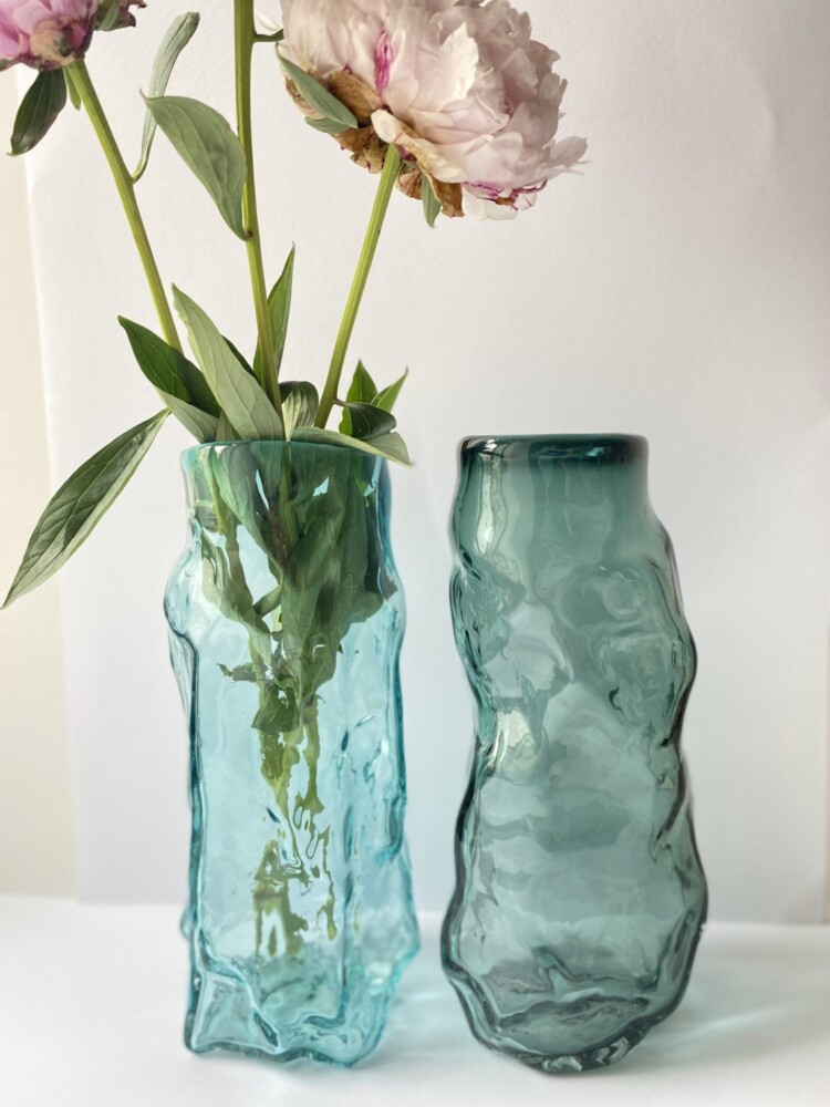 Mouth blown curl vase in transparent amber from Marie Retpen