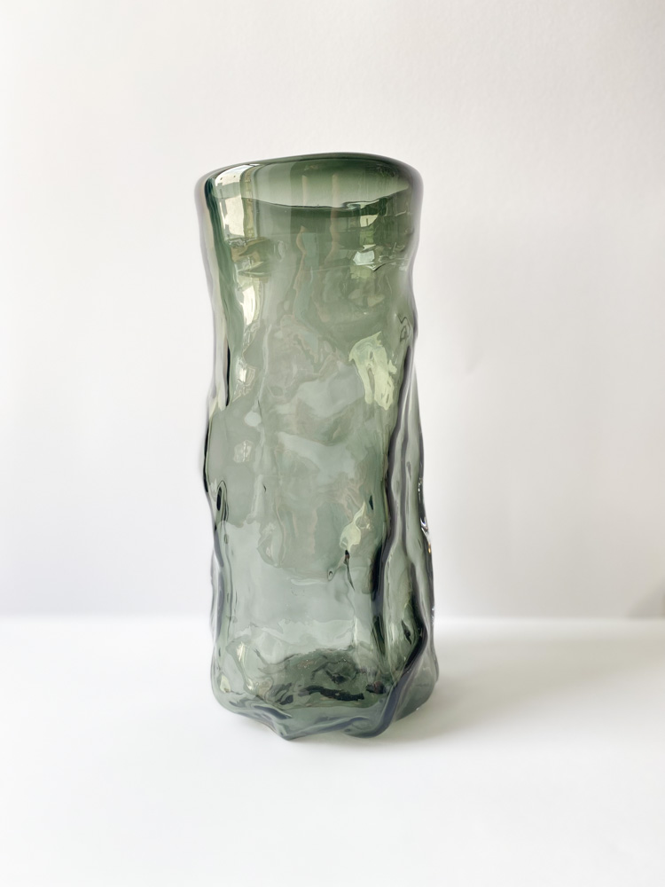 Mouth blown curl vase in transparent amber from Marie Retpen