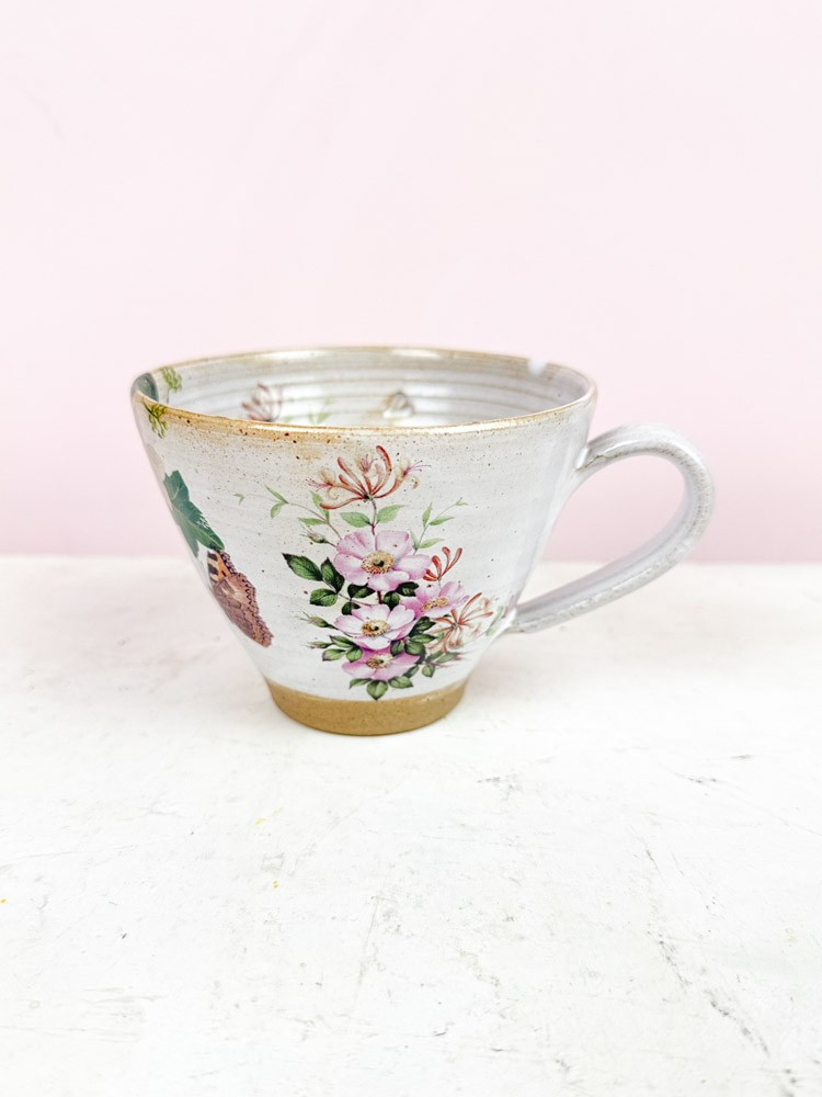 cup with handle in stoneware - by Sofia Korolina white with flowers