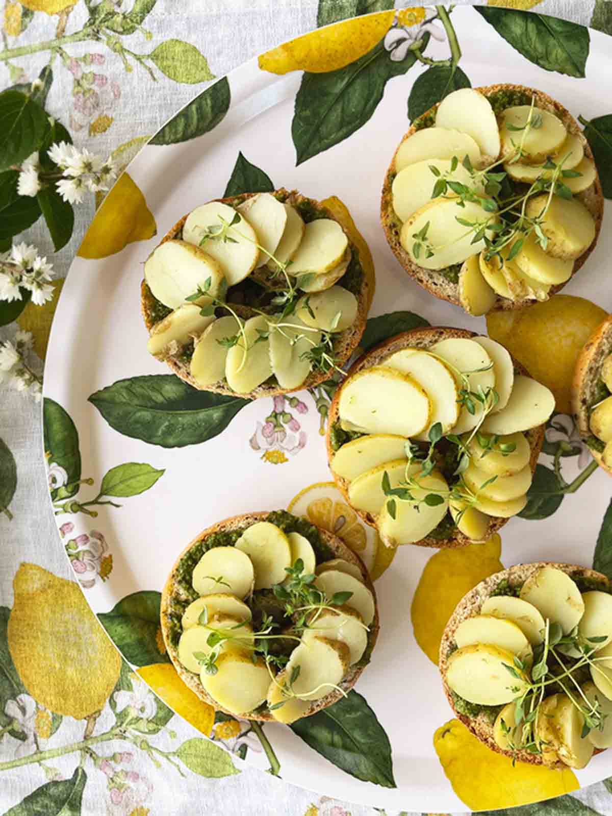 koustrup & co round tray in birch wood with lemons and lemon flowers