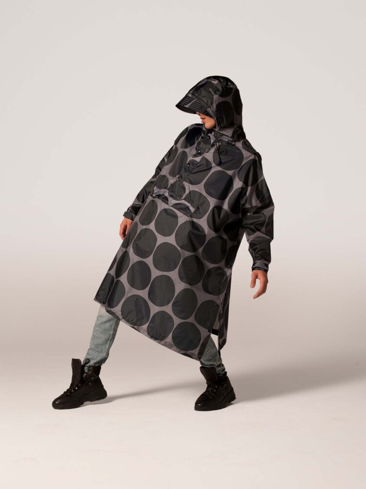 Rain ice rain poncho in black with grey dots