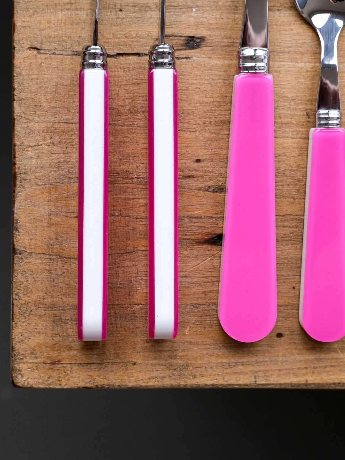 sabre butter knife from the duo series