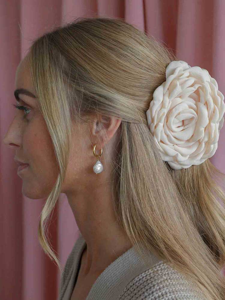 Bows by stark hair clip with flower off-white