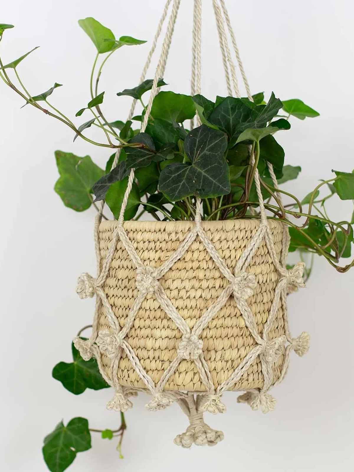 basket in palm leaves from Afroart